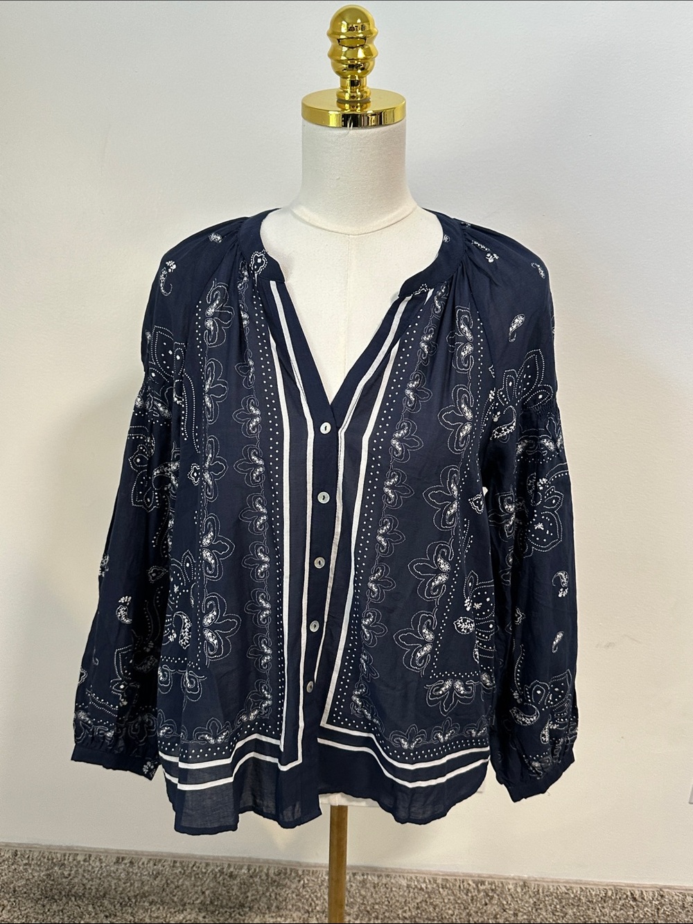 🌴 NWT DR2 Button Up Blouse